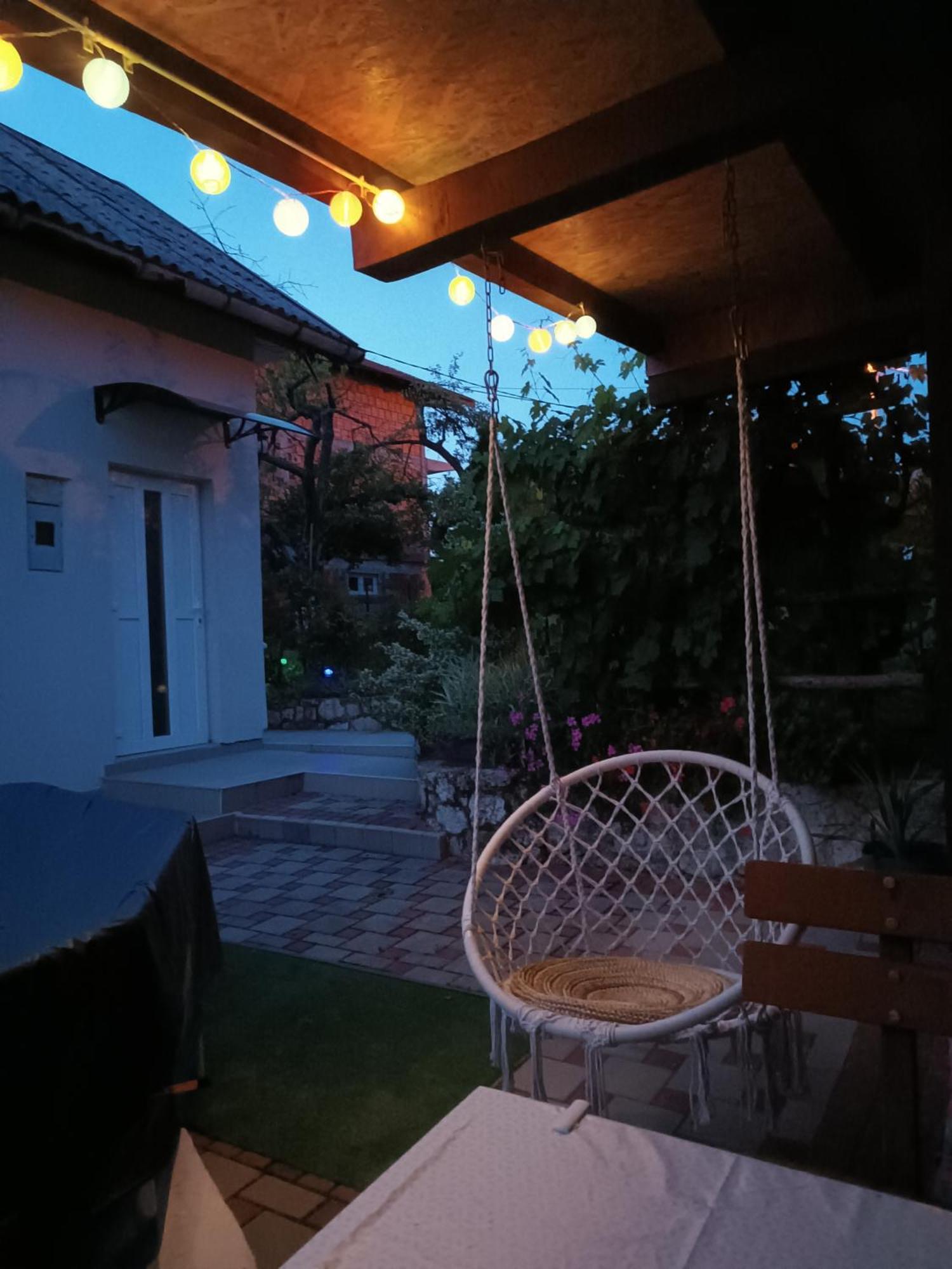 Guest House Bee Visoko Exteriér fotografie